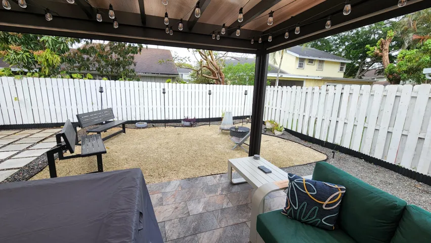 Pergola Screens Up