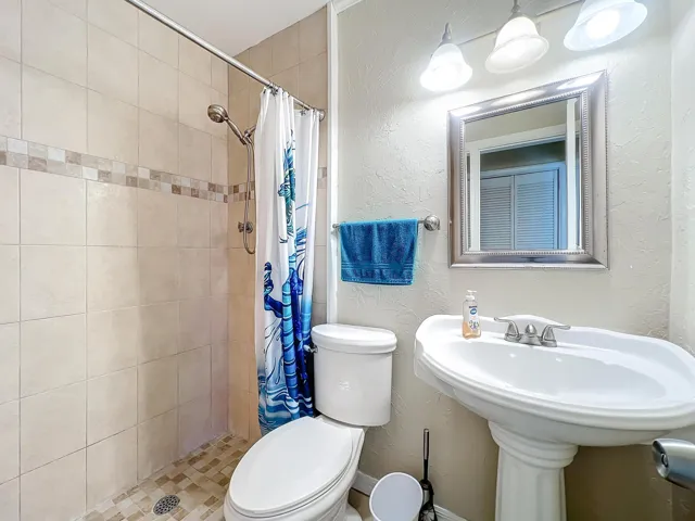 6803 Kingston Drive-35