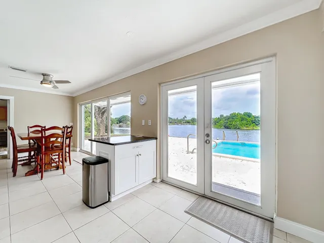 6803 Kingston Drive-24