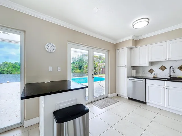 6803 Kingston Drive-23