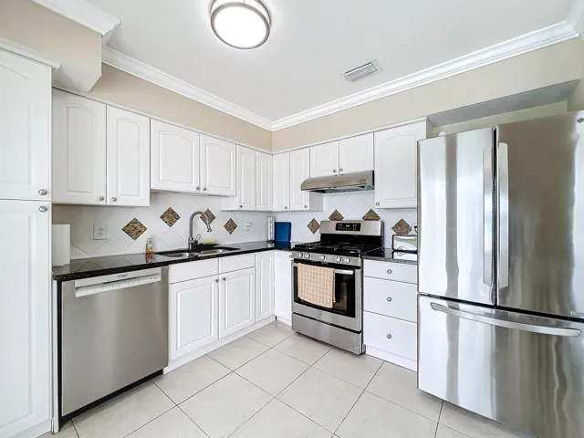 6803 Kingston Drive-21