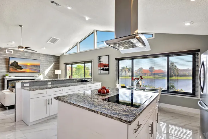 Kitch with Cooktop