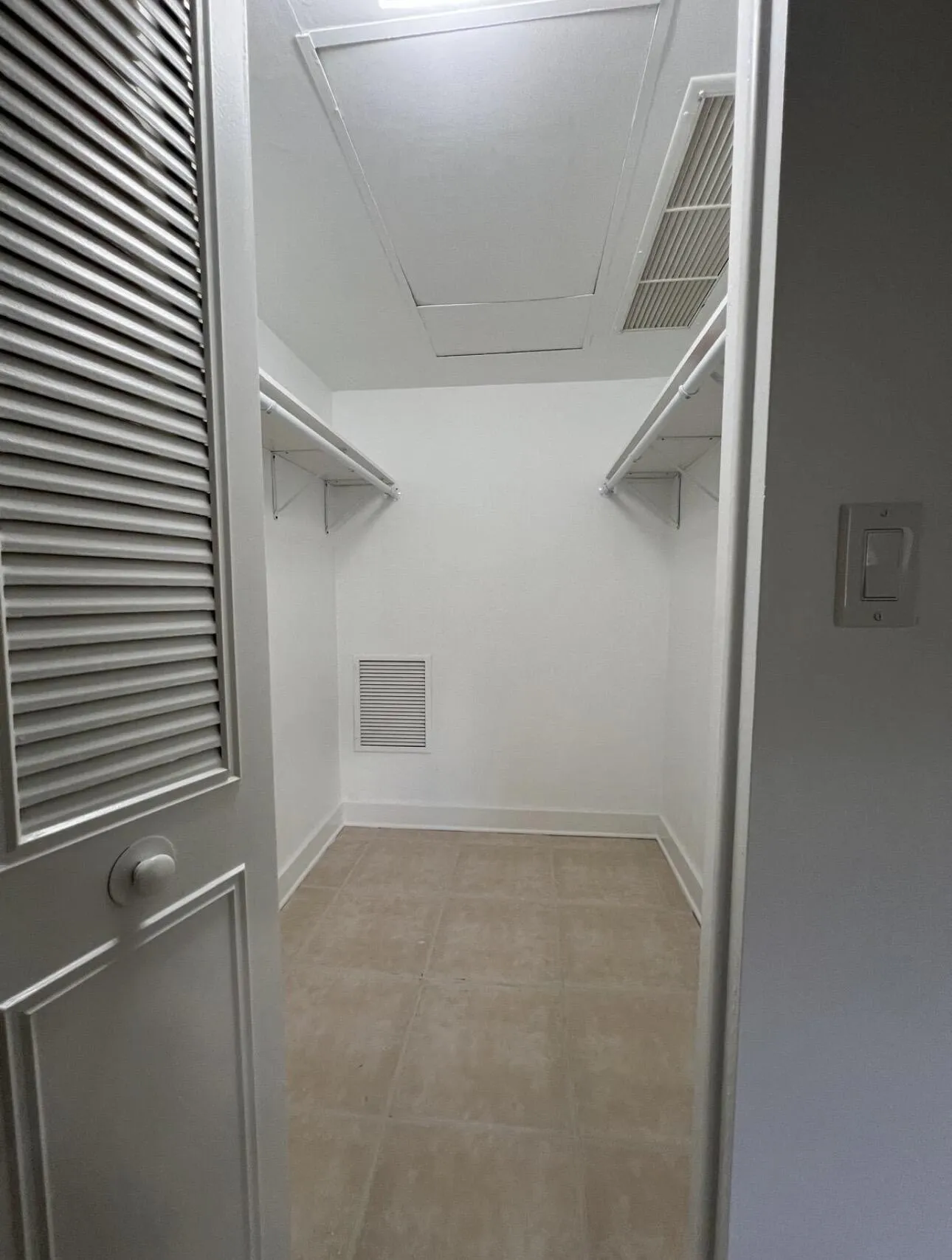 Walking Closet