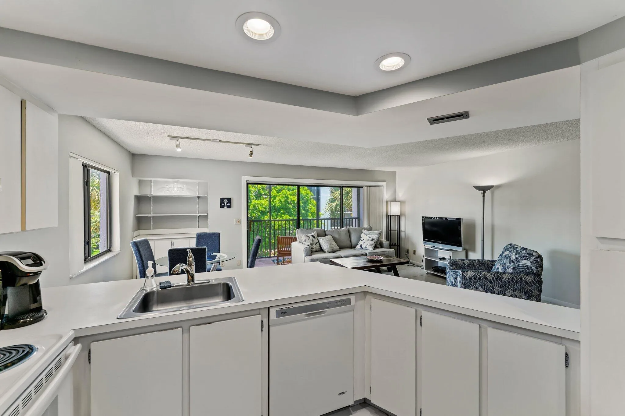 013-1605US1ND301-Jupiter-FL-SMALL