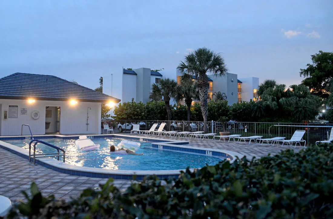 Searise Pool Night