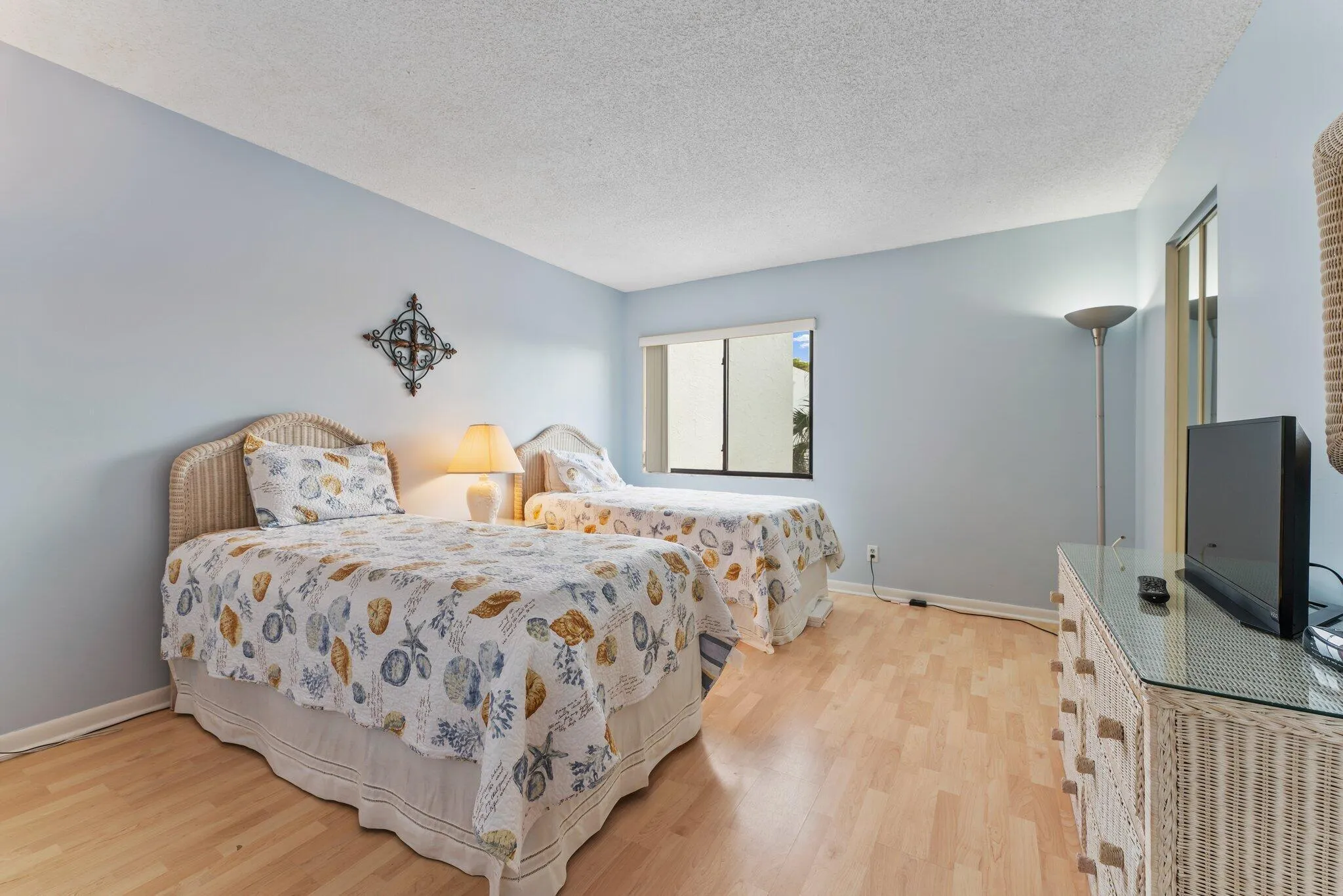 016-1605US1ND301-Jupiter-FL-SMALL