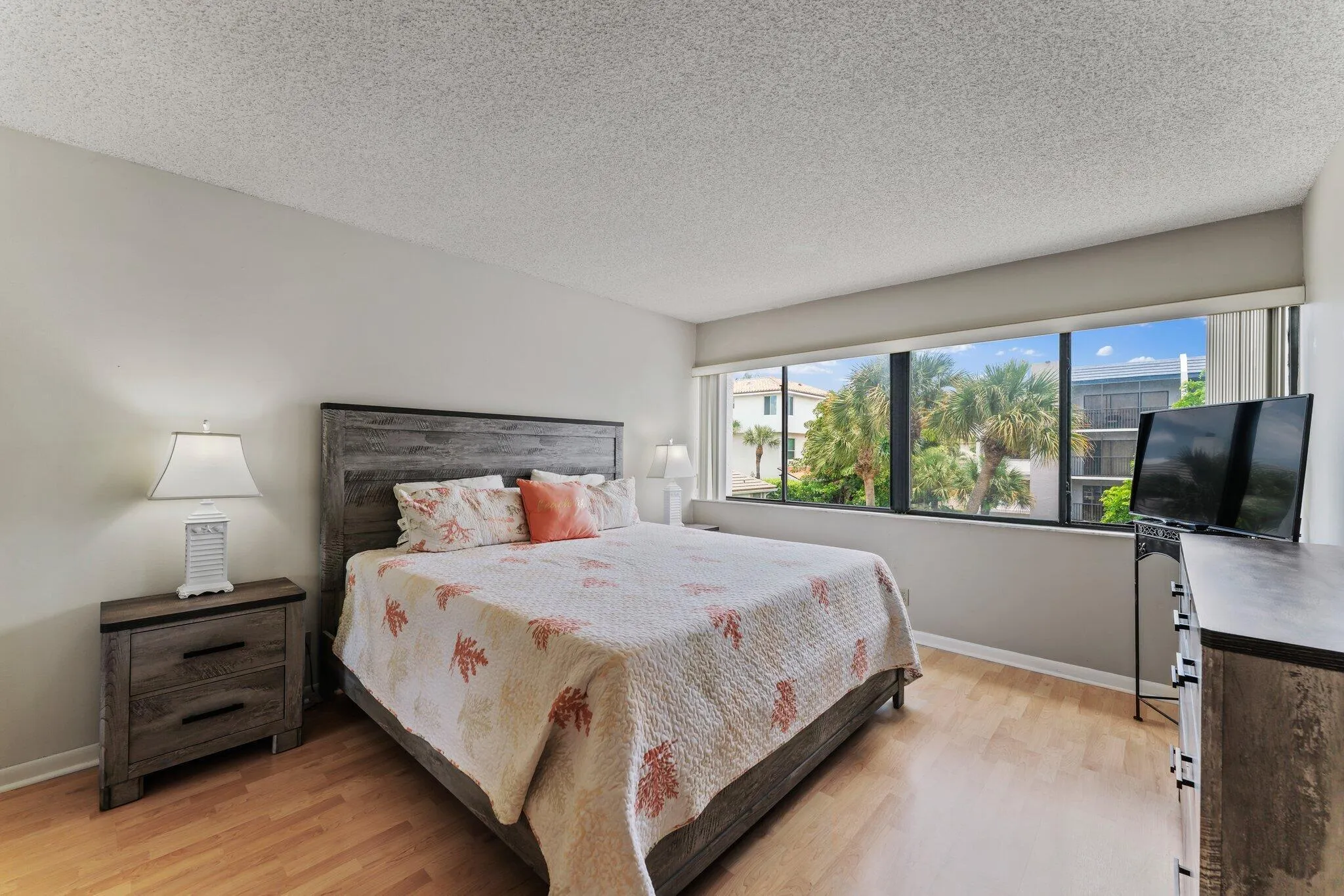 020-1605US1ND301-Jupiter-FL-SMALL