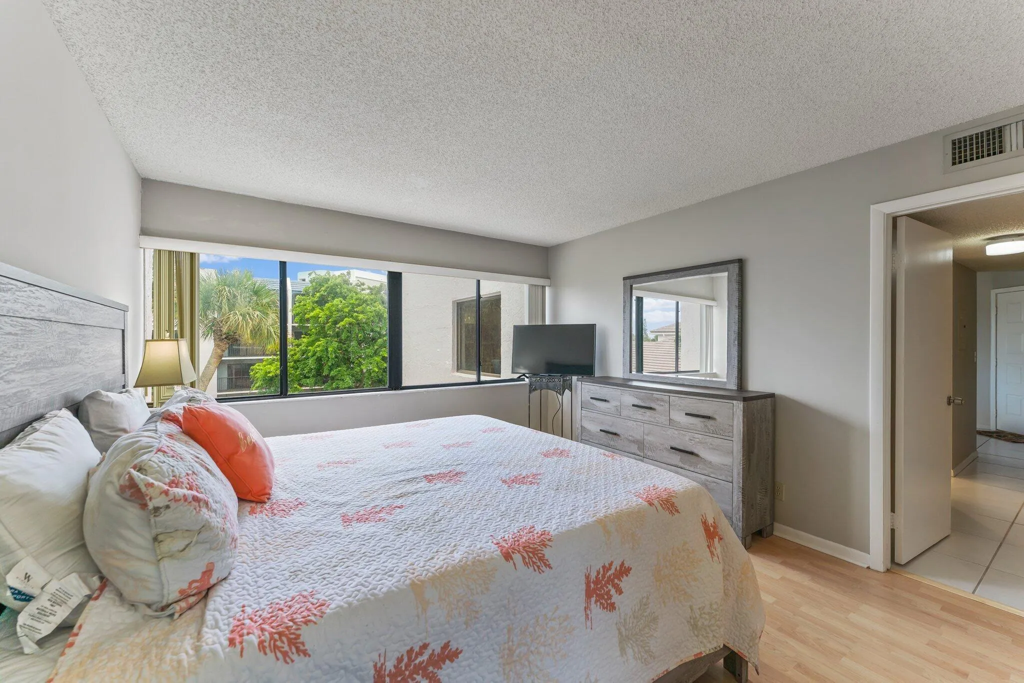 021-1605US1ND301-Jupiter-FL-SMALL