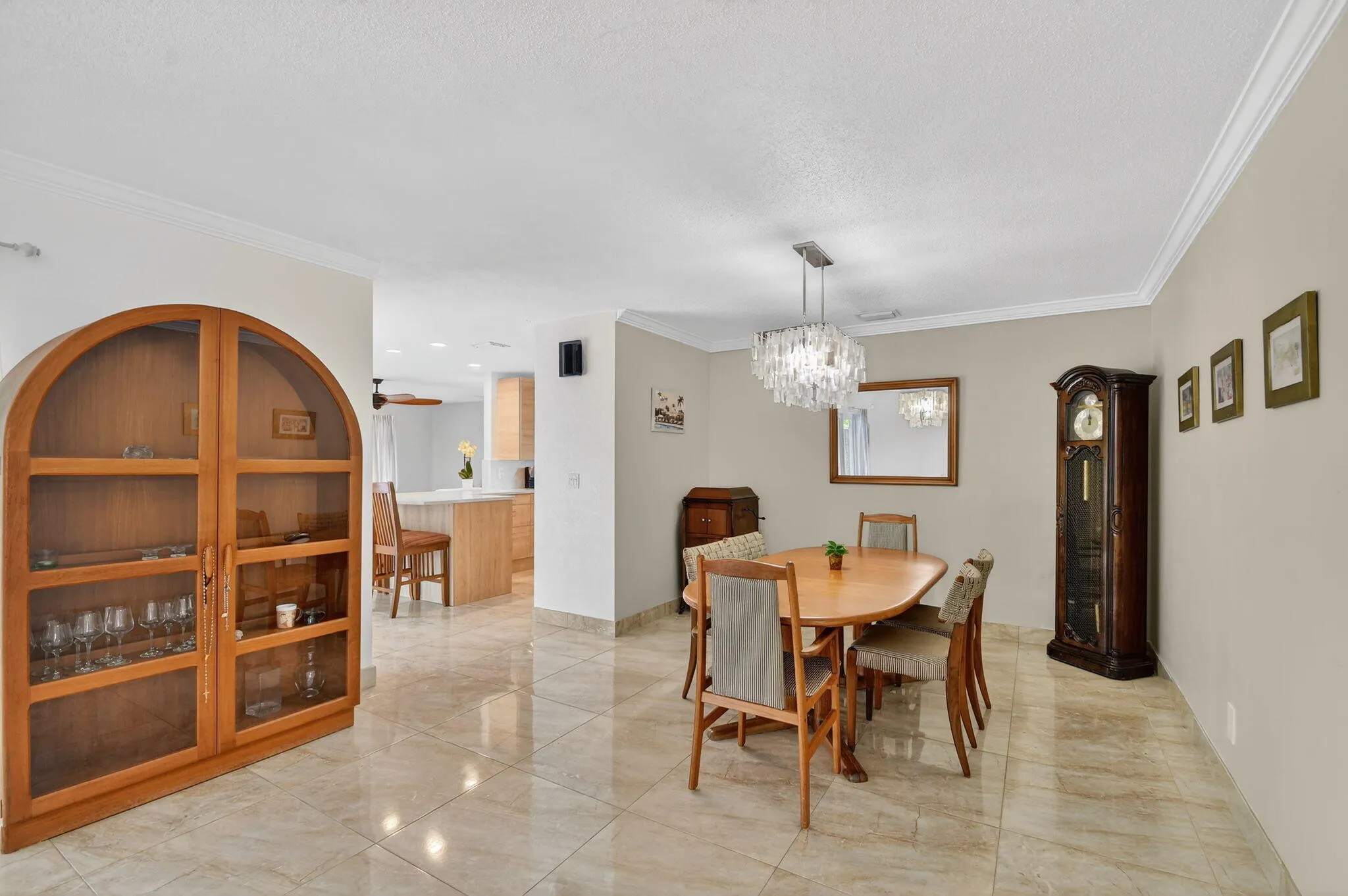 Dining into Kitchen
