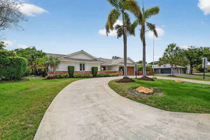 Large curved driveway offering ample parking and convenient access to the front entrance.