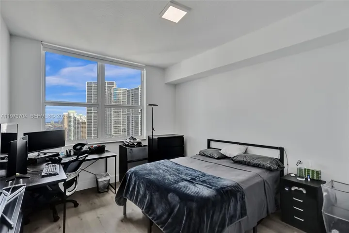 ssecond bedroom