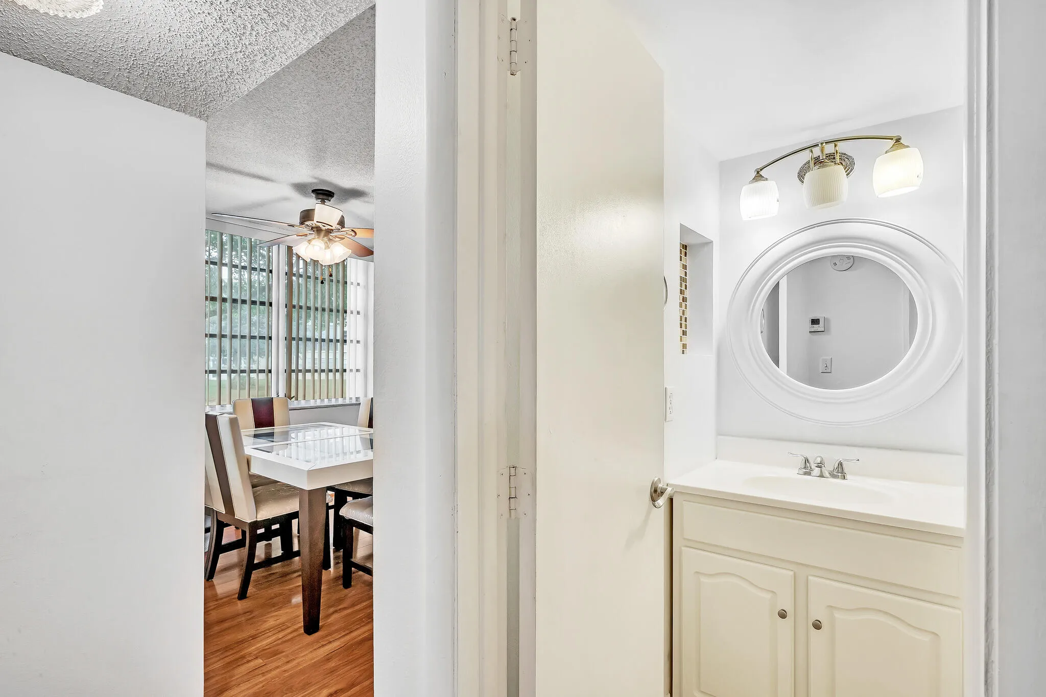 8 Guest Bathroom (2)