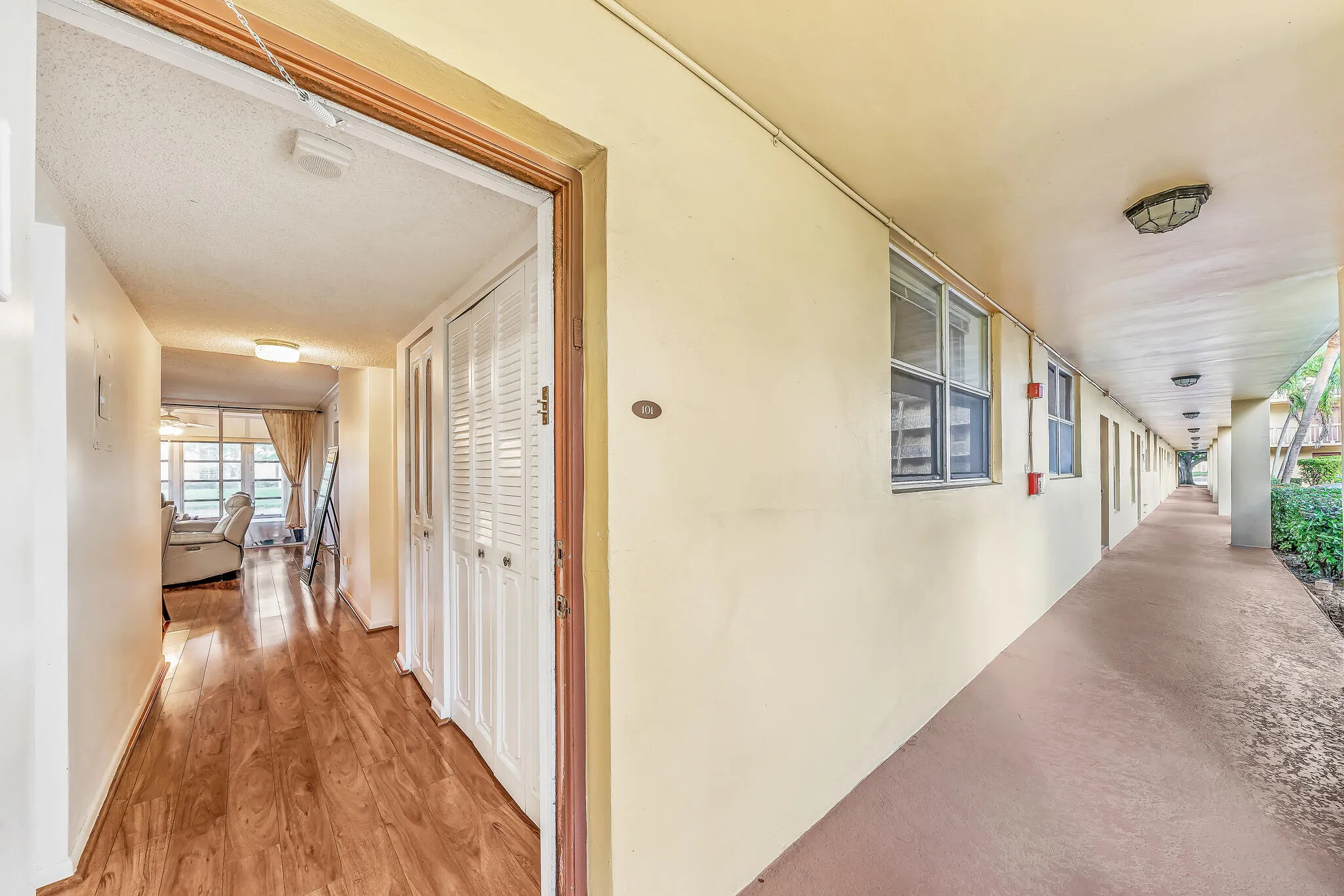 3 Entryway (1)