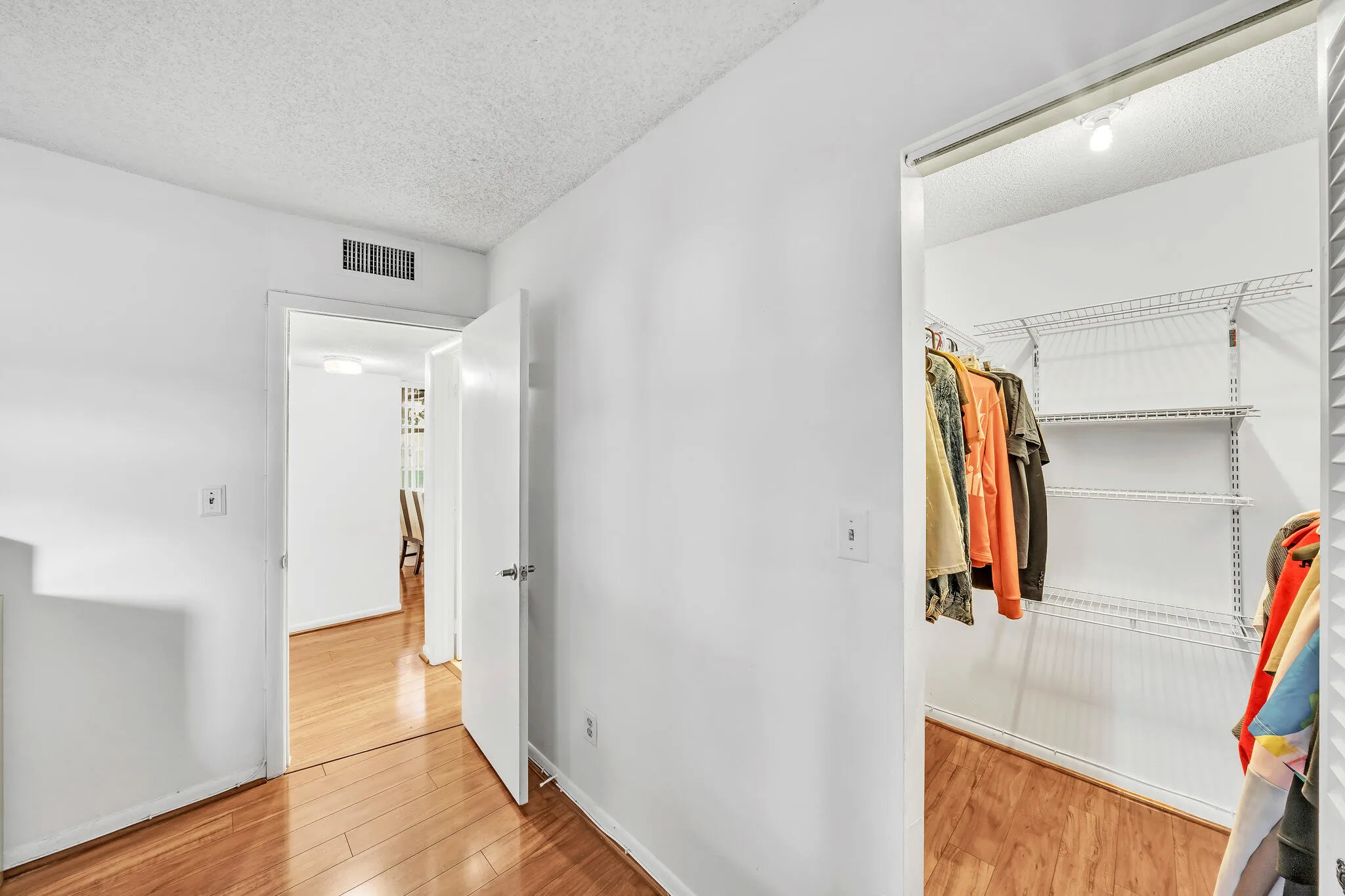 7 Guest Bedroom (3)