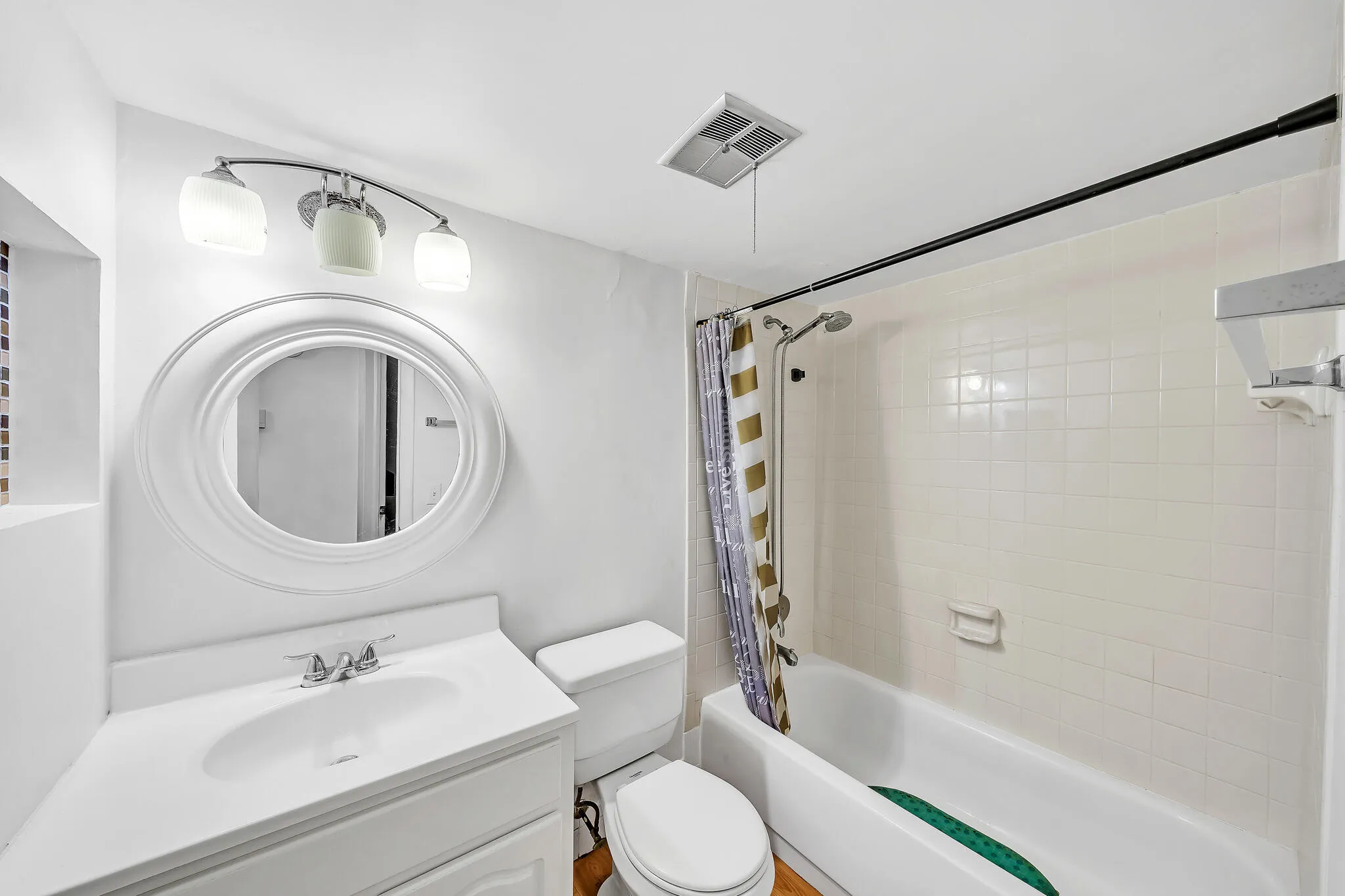 8 Guest Bathroom (1)