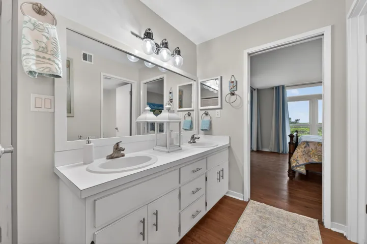 Bathroom sink