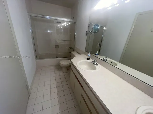 Master/ Double Sink / Bathtub