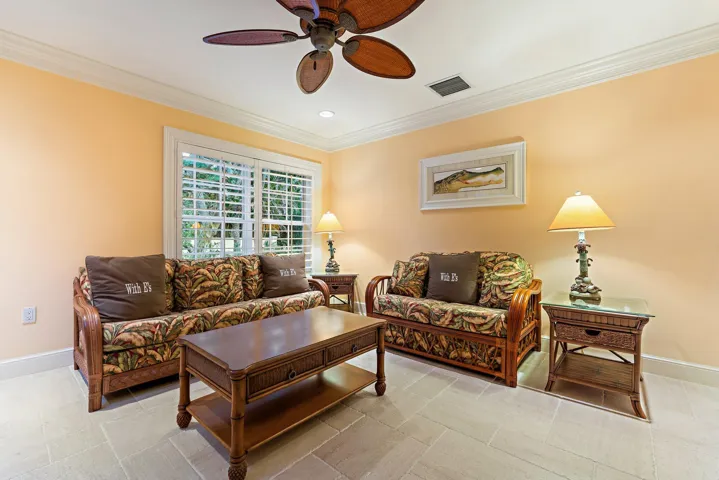 097-31NBeachRd