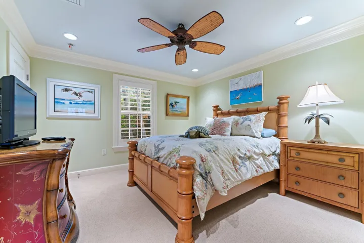 087-31NBeachRd