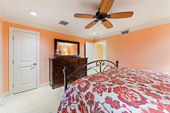 099-31NBeachRd