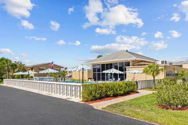 2111 NE 1st Ct Boynton Beach-218