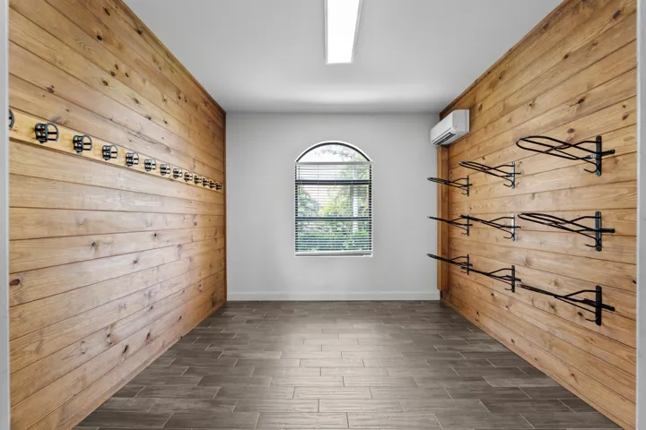 Barn tackroom