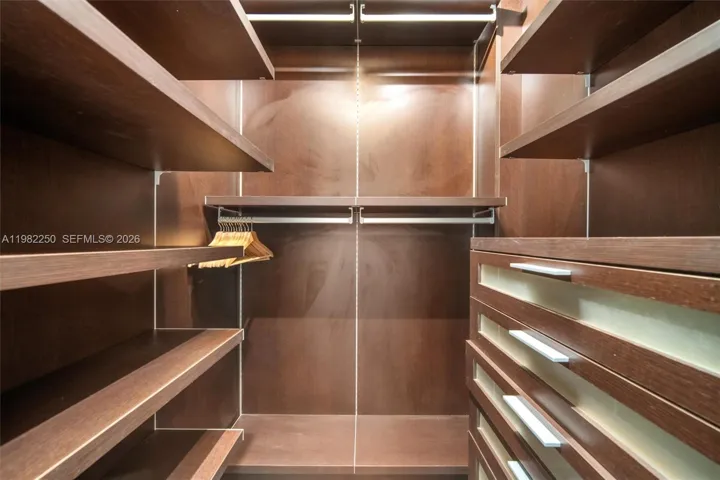 Walk-in Closets 2