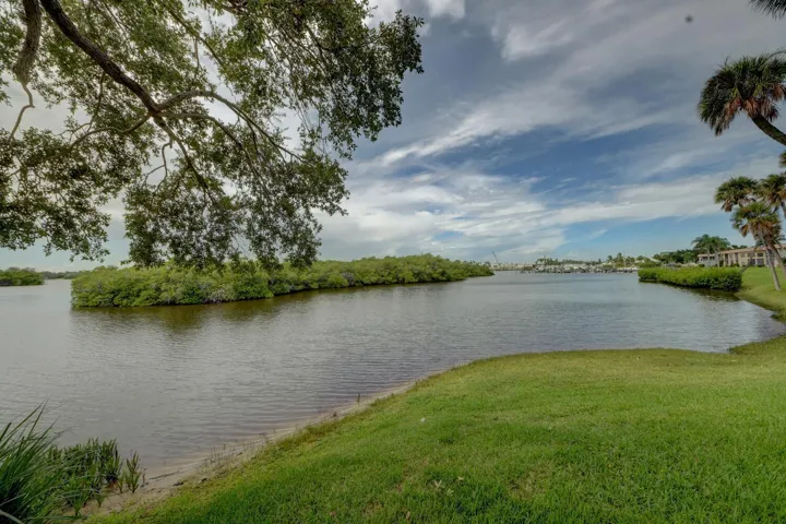 2600 S Kanner Hwy Apt F4-large-010-003-7