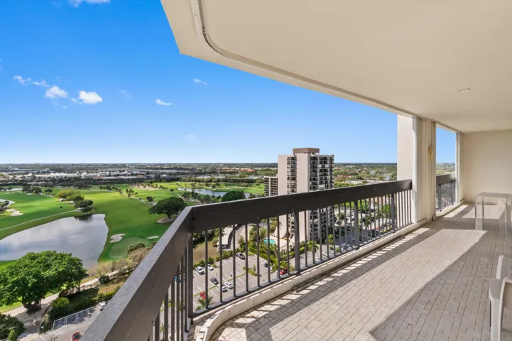 29 Balcony 03