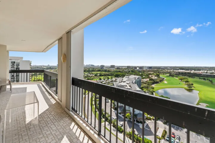 31 Balcony 05