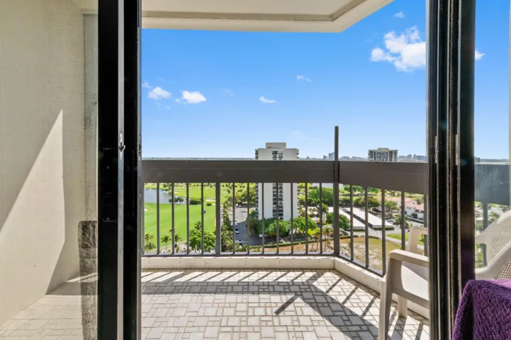26 Balcony 01