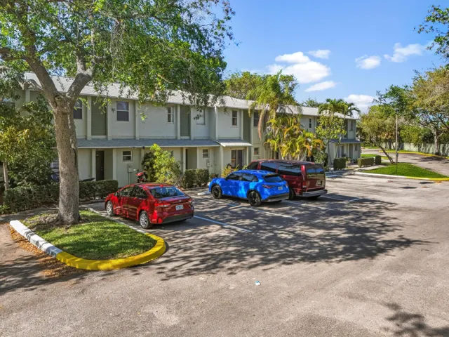 789 Crystal Way -32