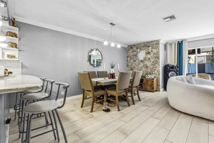 789 Crystal Way -11