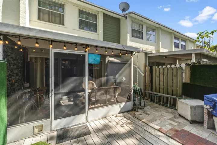 789 Crystal Way -28