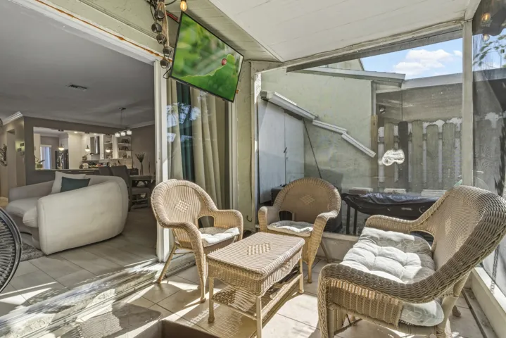 789 Crystal Way -30