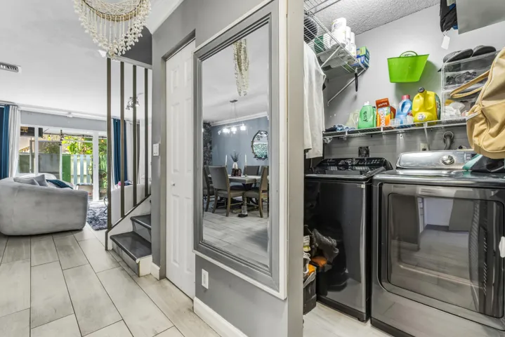 789 Crystal Way -10