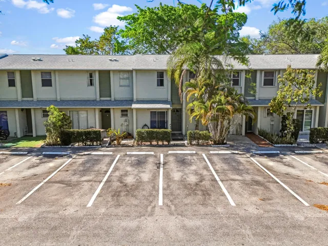 789 Crystal Way