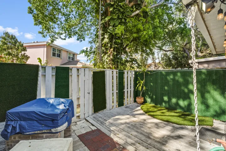 789 Crystal Way -29