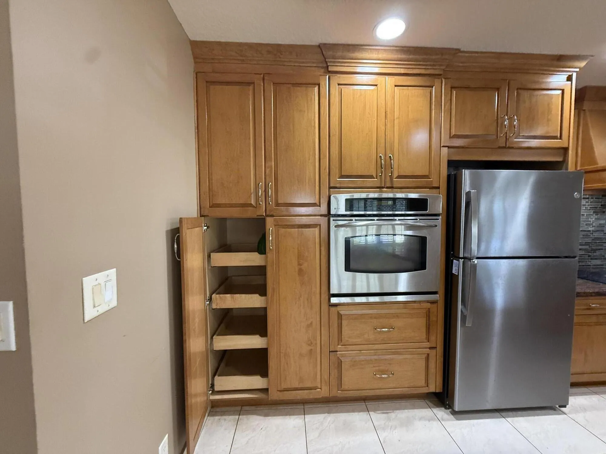 Pullout pantry & pot drawers/all the upgrades