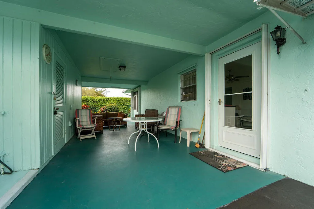 Covered side patio
