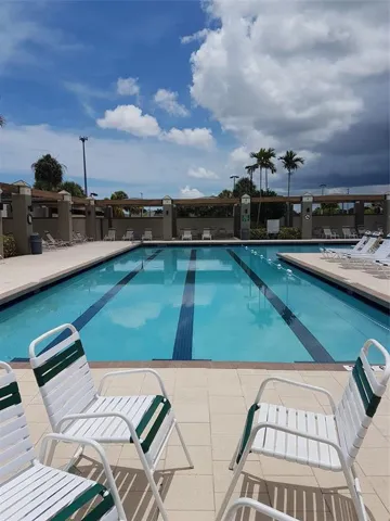 2710 Nassau Main Pool