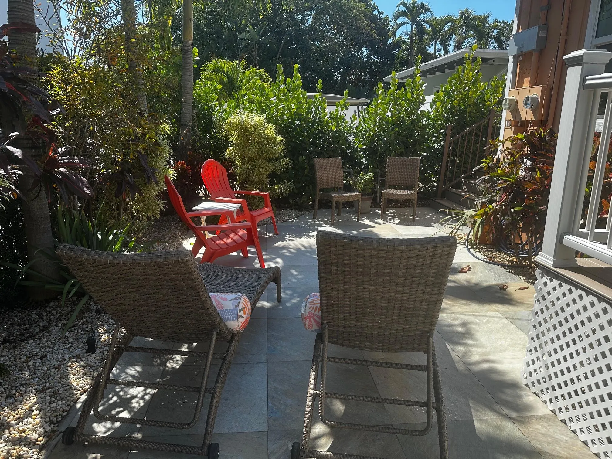 OUTSIDE SEATING