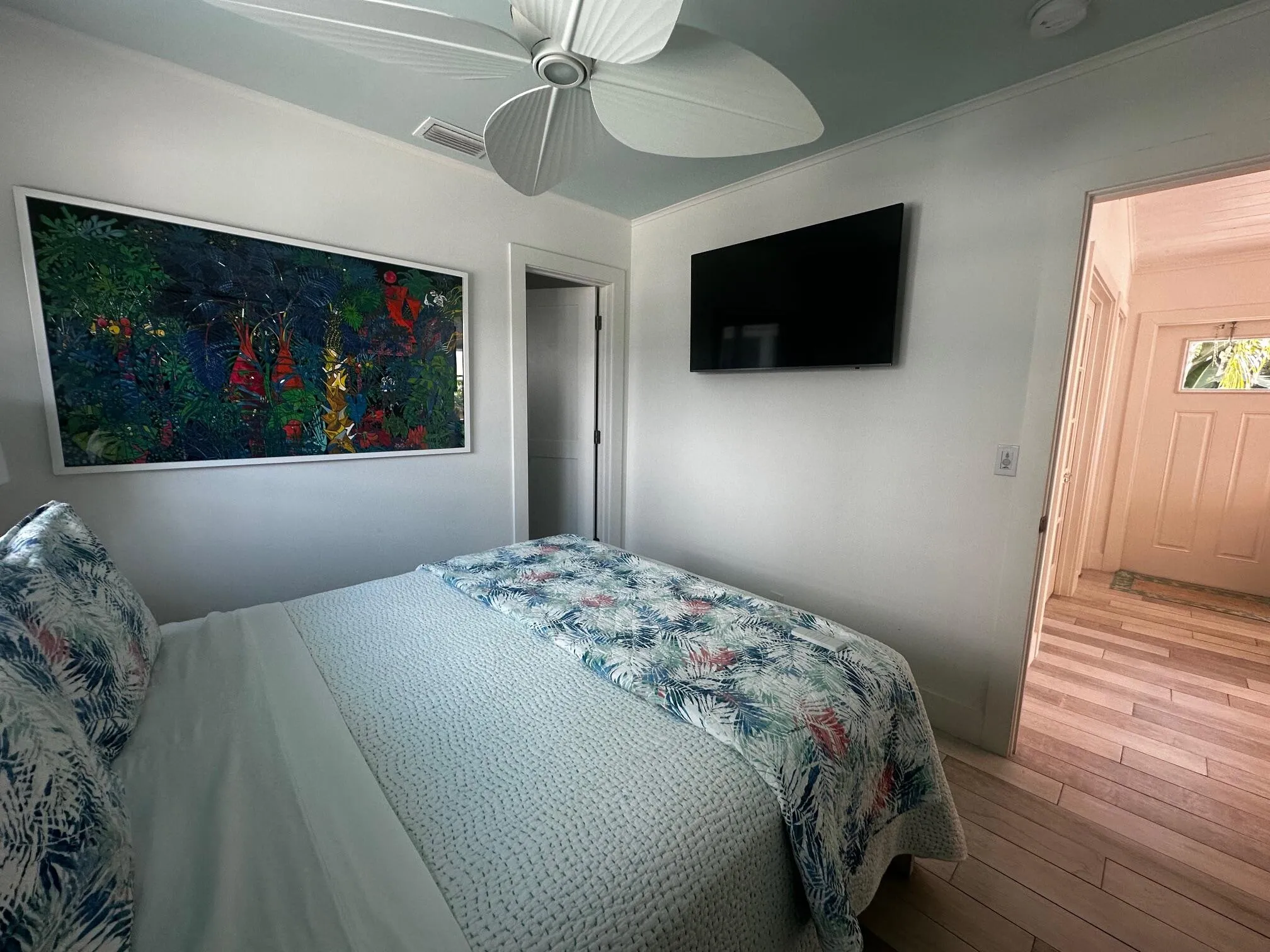 BEDROOM TV
