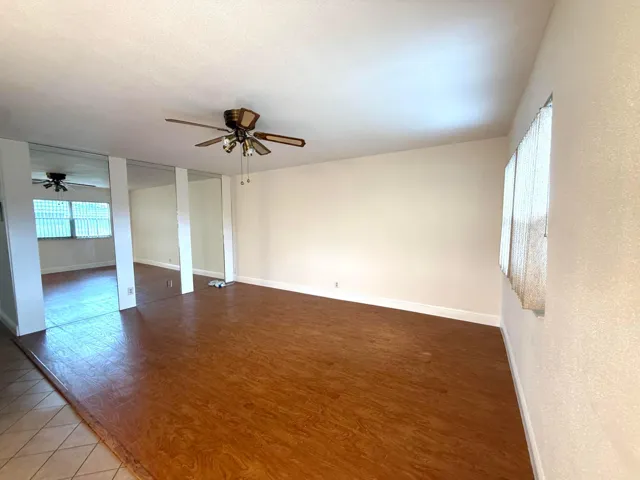 LIVING ROOM 569 MON-L