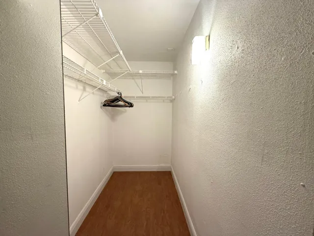 Walk In Closet 569 MON-L