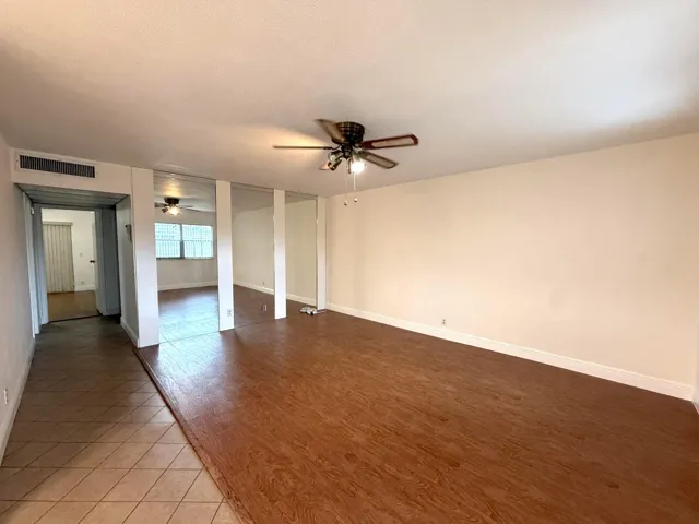 LIVING AREA 569 MON-L