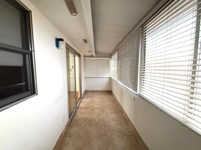 BALCONY 569 MON-L