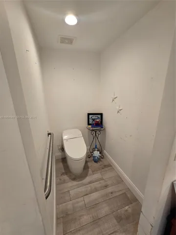 Primary Electric Toilet