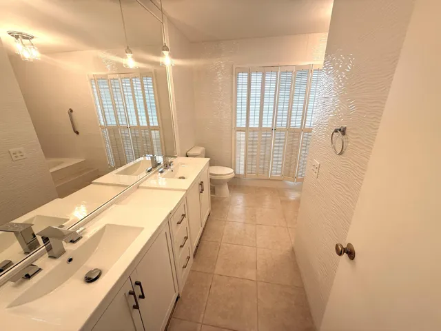 70_2_2810-northeast-52nd-street-landings
