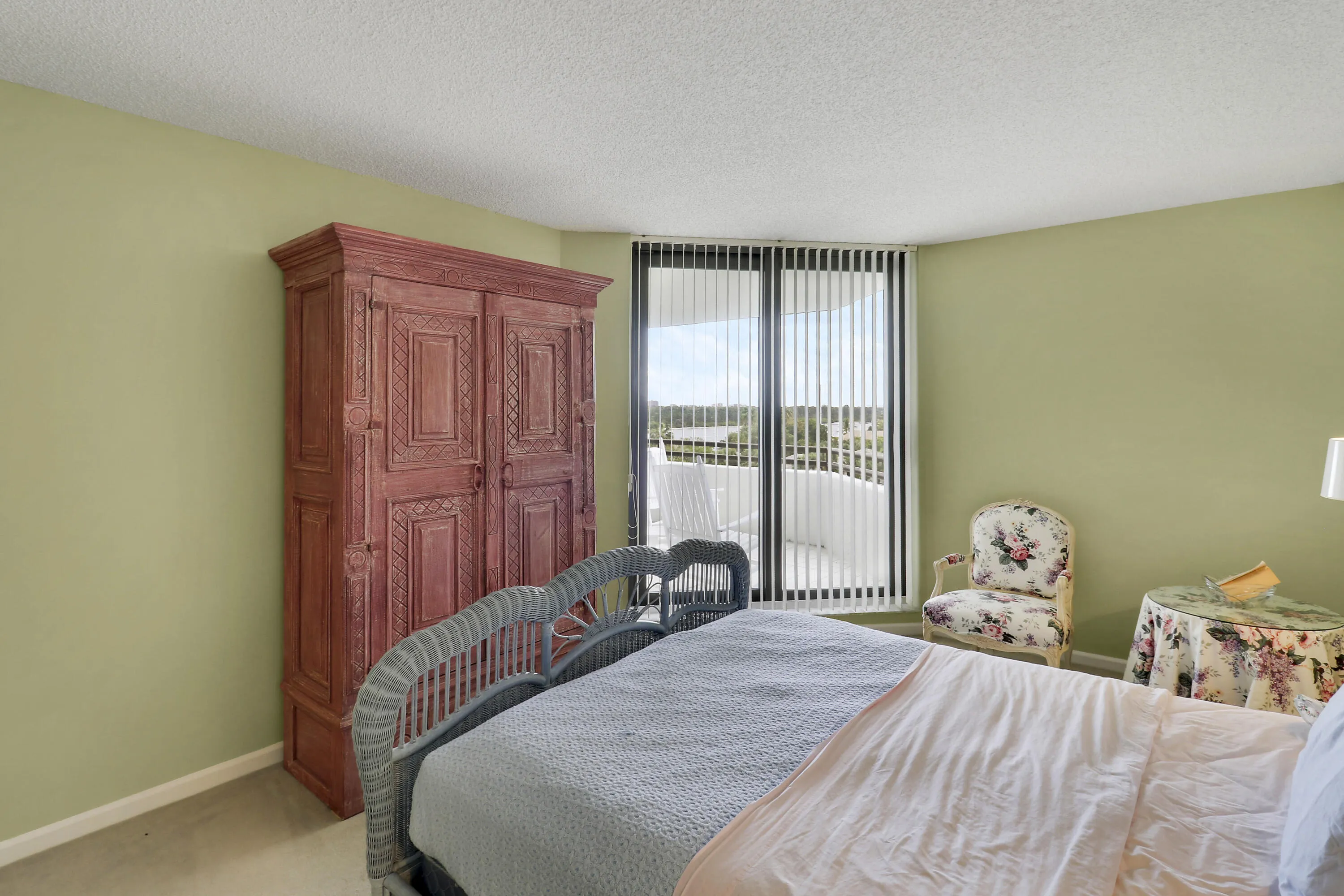Second Bedroom w Balcony